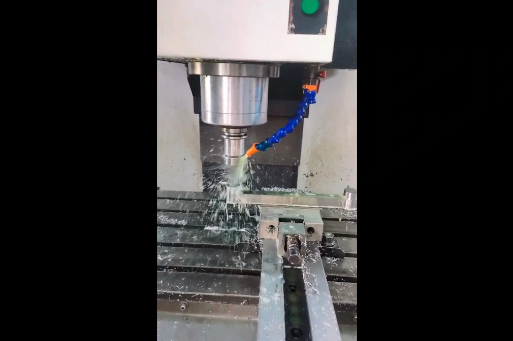 CNC (コンピュータ数値制御) 加工センター加工